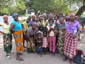 Focus group from an informal settlement in Mozambique. Would they see their lives reflected in the HLP report? 